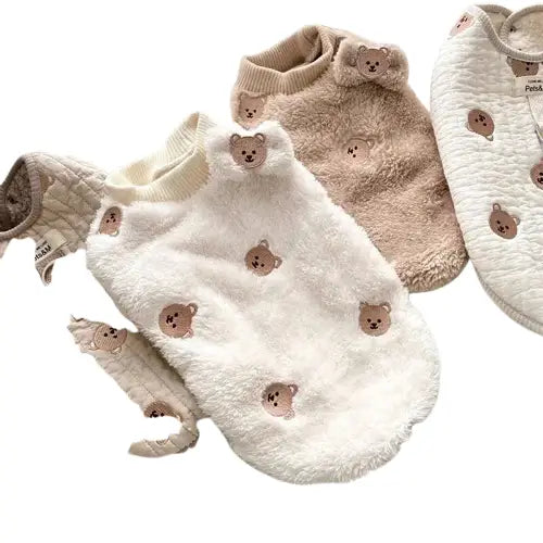 Housse de couchage pour bébé avec ours en peluche, présentée avec le pull ours polaire pour chiens Transparent Background